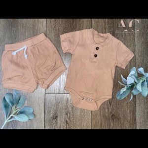 𝚄𝚗𝚒𝚜𝚎𝚡 𝚜𝚑𝚘𝚛𝚝𝚜 𝚊𝚗𝚍 𝚜𝚑𝚒𝚛𝚝 𝚒𝚗 𝚝𝚑𝚎 𝚌𝚘𝚕𝚘𝚛 (𝙱𝚎𝚒𝚐𝚎)